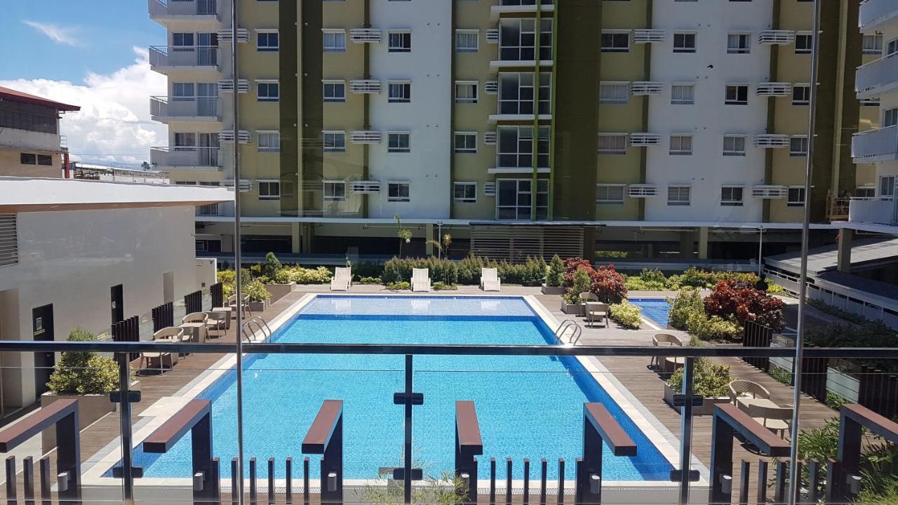 Keys 'N Places Holiday Rentals At Mesaverte Condo カガヤン・デ・オロ エクステリア 写真